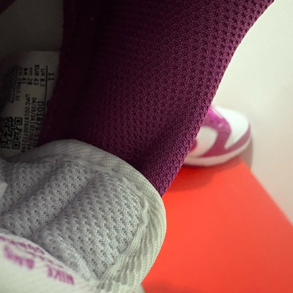 Nike Dunks - Picture 6 of 9